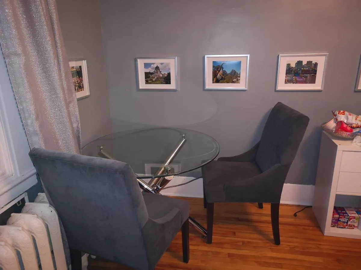 Room With King Bed In Shared 3 Bedroom Downtown Montreal 0*,